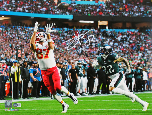 Chiefs Travis Kelce authentisch signiertes 40x51cm SB LVII Foto gegen Eagles BAS bezeugt