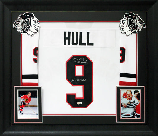 Blackhawks Bobby Hull ""HOF 1983" authentisch signiertes, gerahmtes Trikot